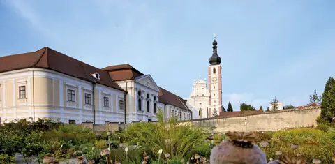 Praemonstratenser Chorherrenstift Schlaegl in Geras