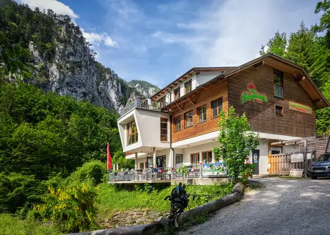 Weichtalhaus NF-Ausbildungs- u. Kletterzentrum in Reichenau an der Rax